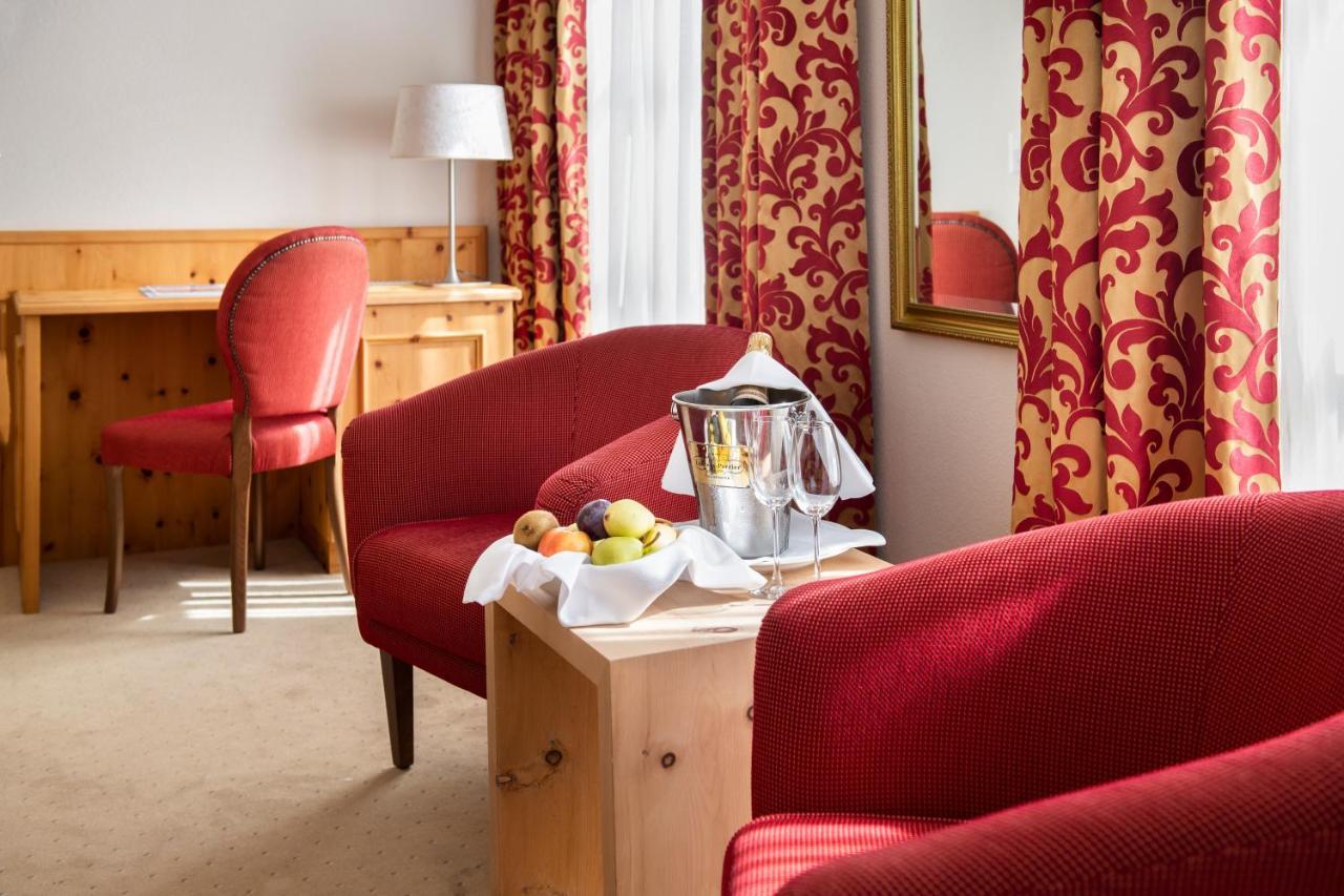 Hotel Engiadina Zuoz Bagian luar foto