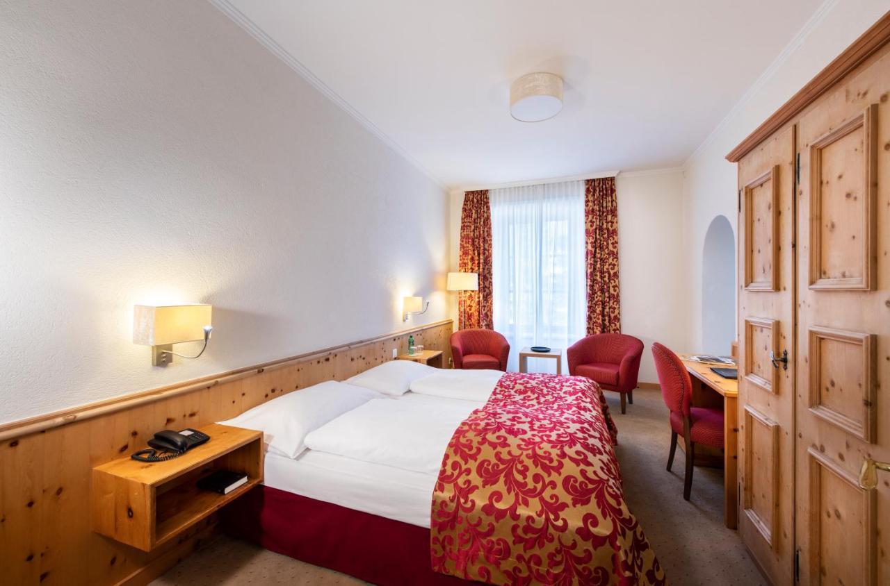 Hotel Engiadina Zuoz Bagian luar foto