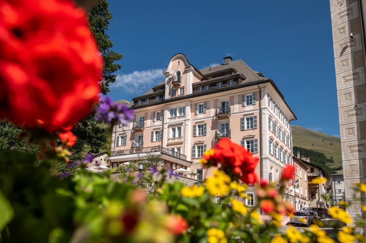 Hotel Engiadina Zuoz Bagian luar foto