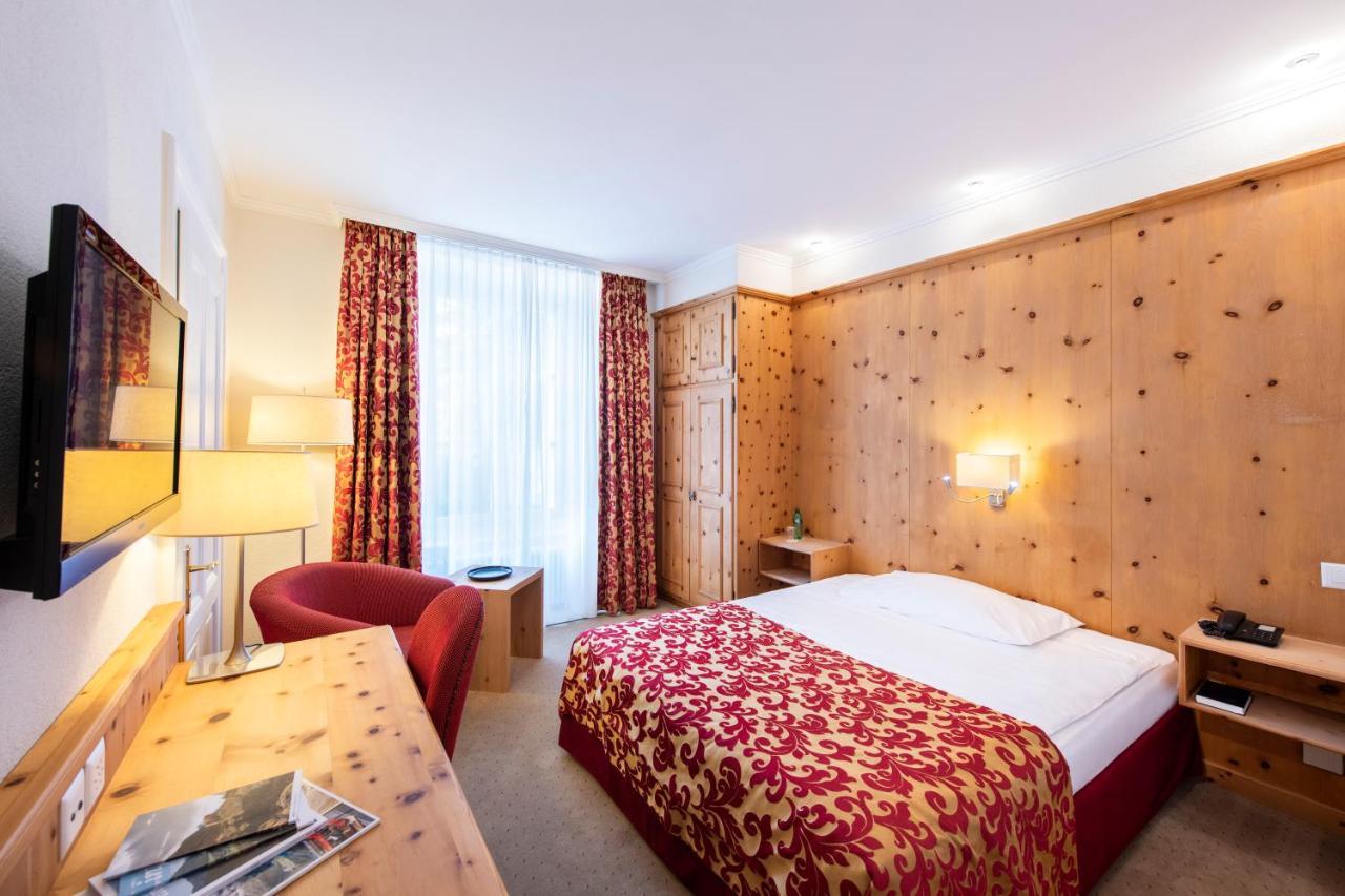 Hotel Engiadina Zuoz Bagian luar foto
