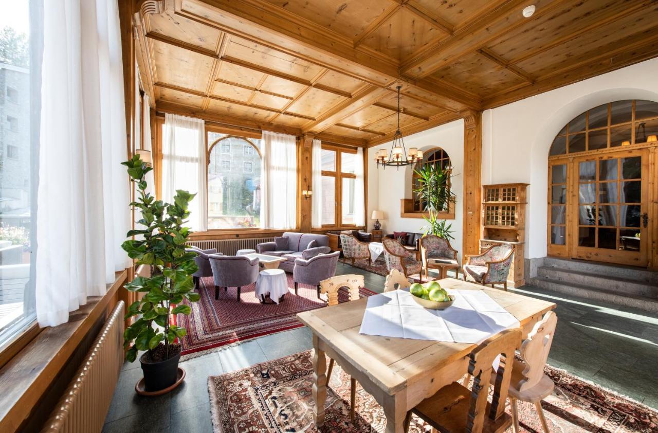 Hotel Engiadina Zuoz Bagian luar foto