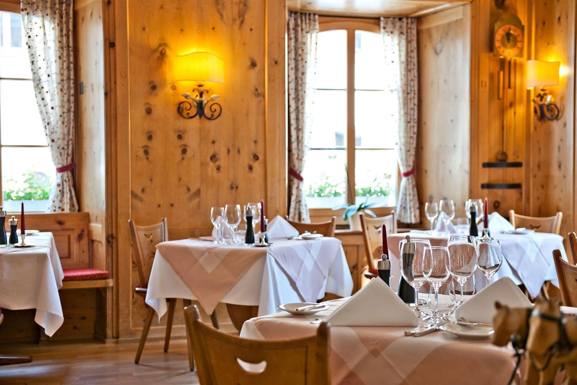 Hotel Engiadina Zuoz Bagian luar foto