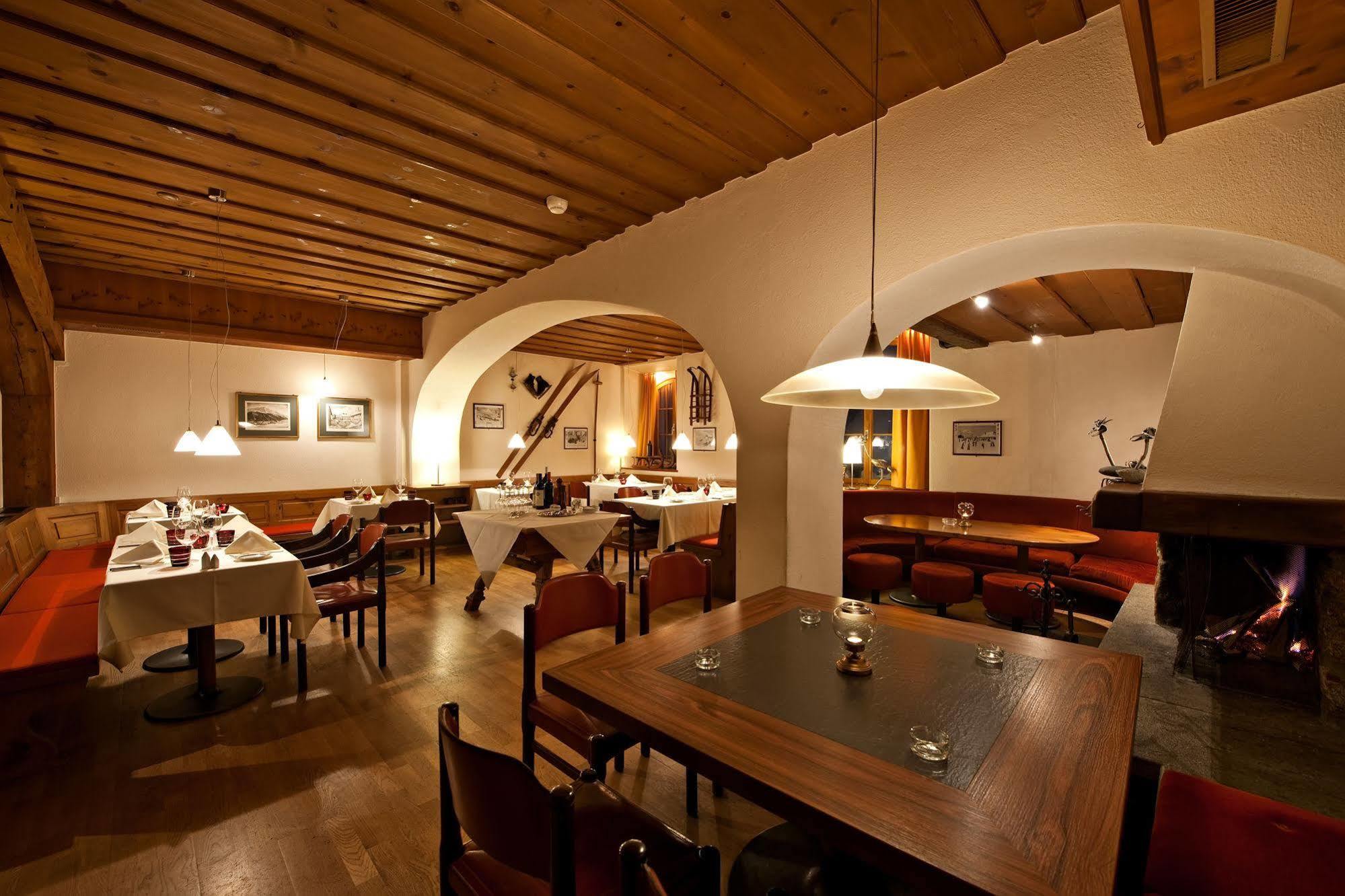 Hotel Engiadina Zuoz Bagian luar foto